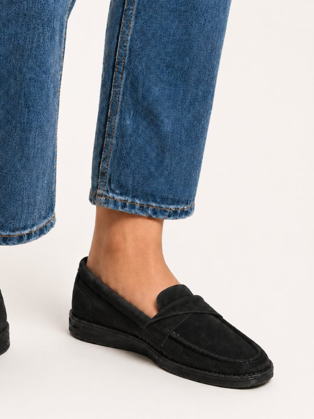 NWT Brioso Black Suede Twisted Loafers Women’s Size 8.5M New Without Box